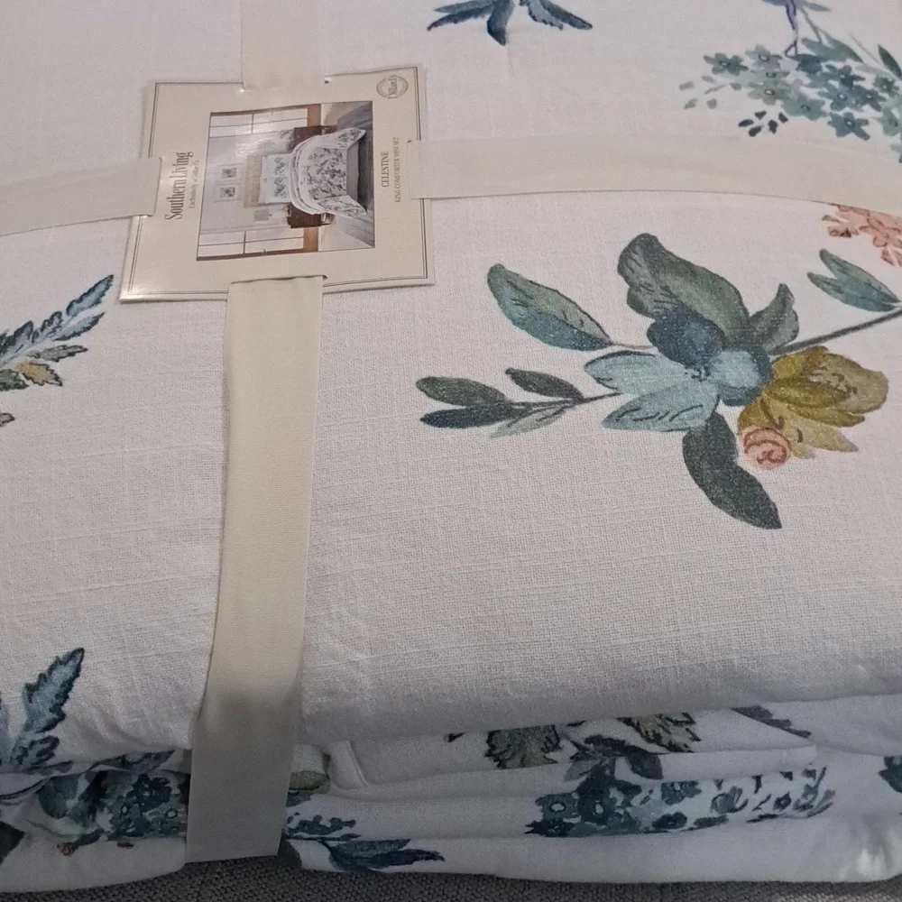 Southern Living Classic Celestine Embroidered Comforter Mini Set